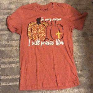 "In every season I will praise Him" t-shirt womens small